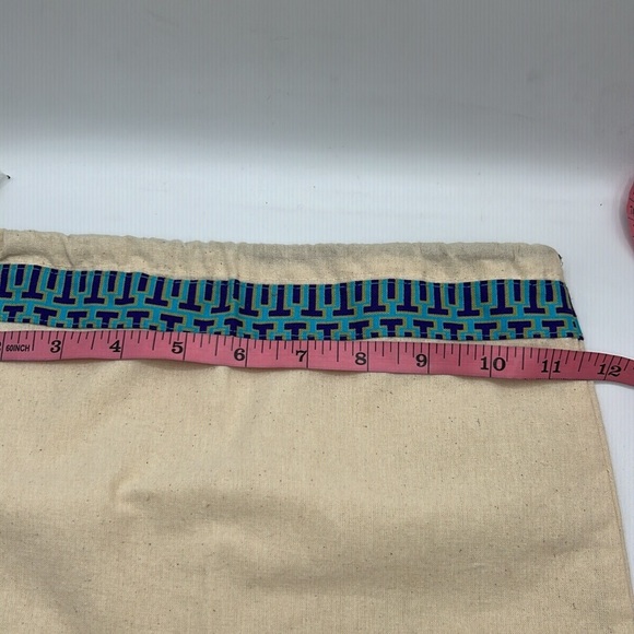Tory Burch Beige Canvas Duster Bag with Blue Gold Design with Logo Charm New! - Picture 5 of 6
